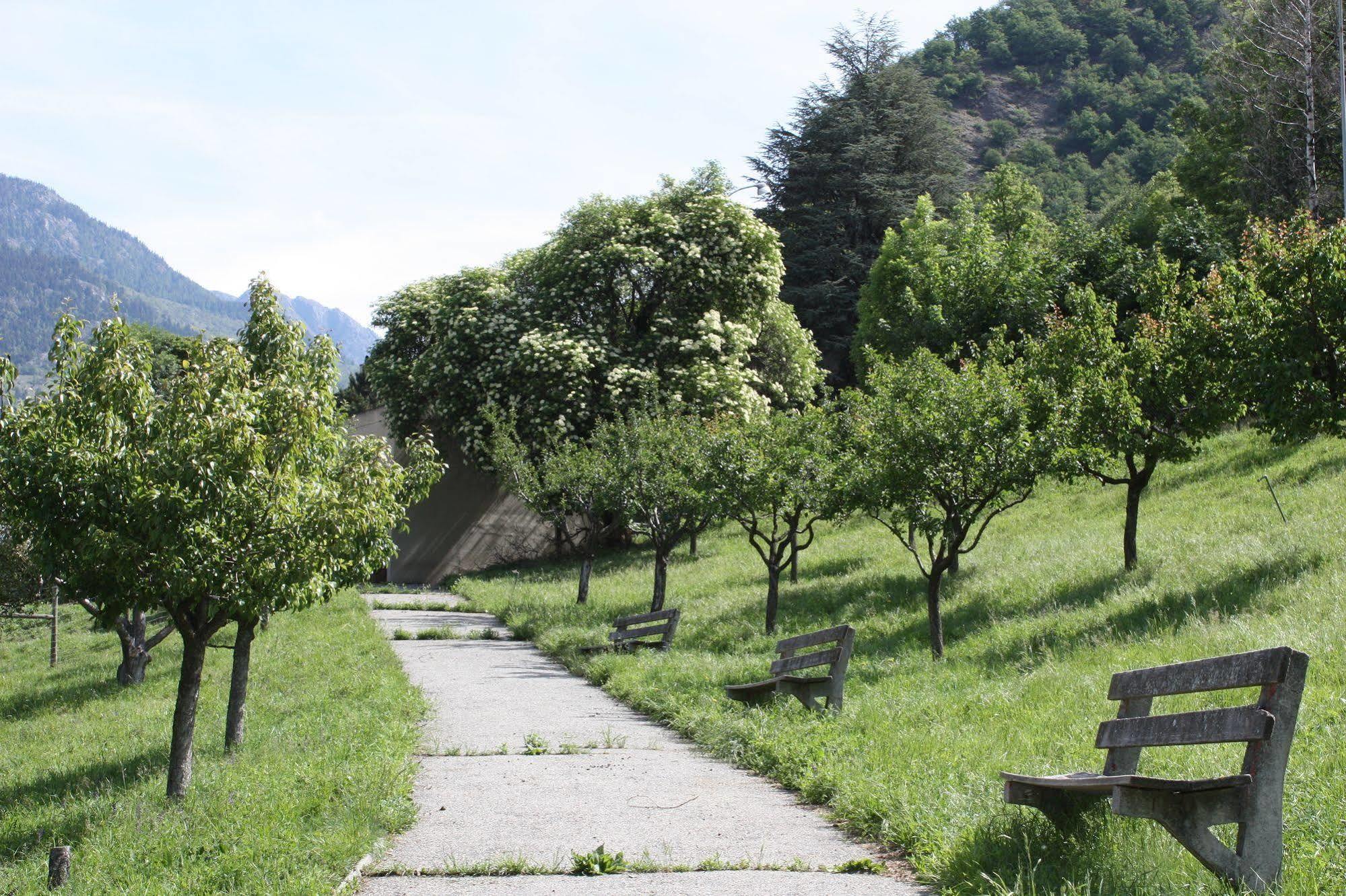 Hotel & Bildungshaus St. Jodern Visp Bagian luar foto